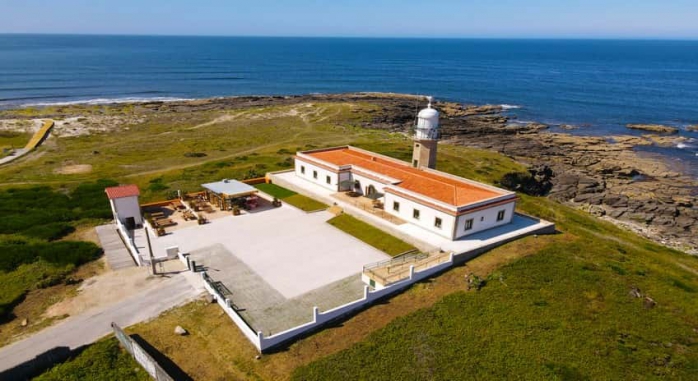 Imagen panorámica desde el cielo del Hotel Faro Lariño de Carnota. Siente Galicia.